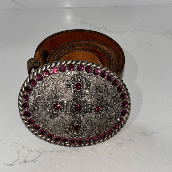 Distressed leather belt with gem buckle. - Picture 2 of 10